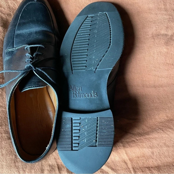 Allen Edmonds black Oxford dress shoes 8